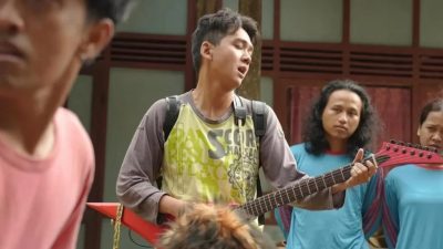 TUTURPEDIA - Para Perasuk: Tontonan Segar Pengusir Suntuk (Sebuah Review untuk film Para Perasuk karya Wregas Bhanuteja)