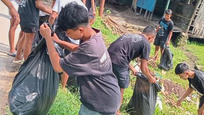 Lintas Komunitas, Mahasiswa serta Karang Taruna Desa Kediren Bersatu Bersihkan Lingkungan dan Bantu Warga Kecil 3 TUTURPEDIA - Lintas Komunitas, Mahasiswa serta Karang Taruna Desa Kediren Bersatu Bersihkan Lingkungan dan Bantu Warga Kecil