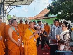 Potret Indahnya Toleransi di Semarang: Saat Rombongan Biksu Thudong Singgah dan Disambut Hangat di Masjid Al Falah