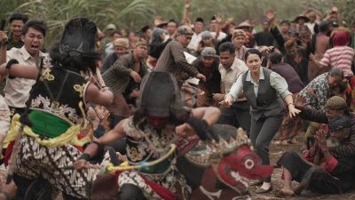 Badut Gendong: 'Joker' dengan Sentuhan Kultur. Paduan niat 'Kotor' dalam Kisah Getir dan Aksi nan Gahar 11 TUTURPEDIA - Badut Gendong: 'Joker' dengan Sentuhan Kultur. Paduan niat 'Kotor' dalam Kisah Getir dan Aksi nan Gahar