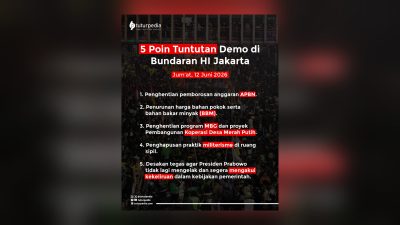Meski Tertahan Barikade Aparat, Ribuan Massa Tetap Padati Bundaran HI dan Bawa 5 Tuntutan Keras untuk Pemerintah 4 TUTURPEDIA - Meski Tertahan Barikade Aparat, Ribuan Massa Tetap Padati Bundaran HI dan Bawa 5 Tuntutan Keras untuk Pemerintah