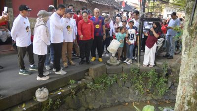 Temui Warga Mangkang, Wali Kota Agustina Intervensi Sektor Kesehatan, Hunian, hingga Pengairan 4 TUTURPEDIA - Temui Warga Mangkang, Wali Kota Agustina Intervensi Sektor Kesehatan, Hunian, hingga Pengairan