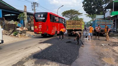 Respons Keluhan Warga, Wali Kota Agustina Pastikan Perbaikan Jalan Kalipancur Terus Dilakukan 3 TUTURPEDIA - Respons Keluhan Warga, Wali Kota Agustina Pastikan Perbaikan Jalan Kalipancur Terus Dilakukan