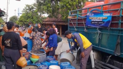 Kementerian PU Turun Tangan, 16.000 Liter Air Bersih Digelontorkan untuk Warga Terdampak Kekeringan di Blora 3 TUTURPEDIA - Kementerian PU Turun Tangan, 16.000 Liter Air Bersih Digelontorkan untuk Warga Terdampak Kekeringan di Blora
