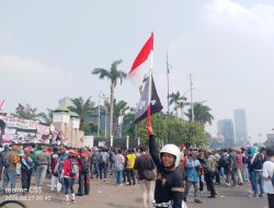 Kecewa Puan Tak Temui Massa, Botok Cs: Sidang Penting Kok Tak Hadir!
