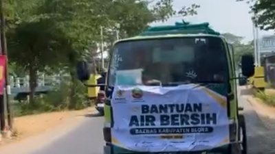 Kekeringan Melanda Banjarejo, BAZNAS Blora Salurkan 8 Tangki Air Bersih ke Empat Desa 3 TUTURPEDIA - Kekeringan Melanda Banjarejo, BAZNAS Blora Salurkan 8 Tangki Air Bersih ke Empat Desa