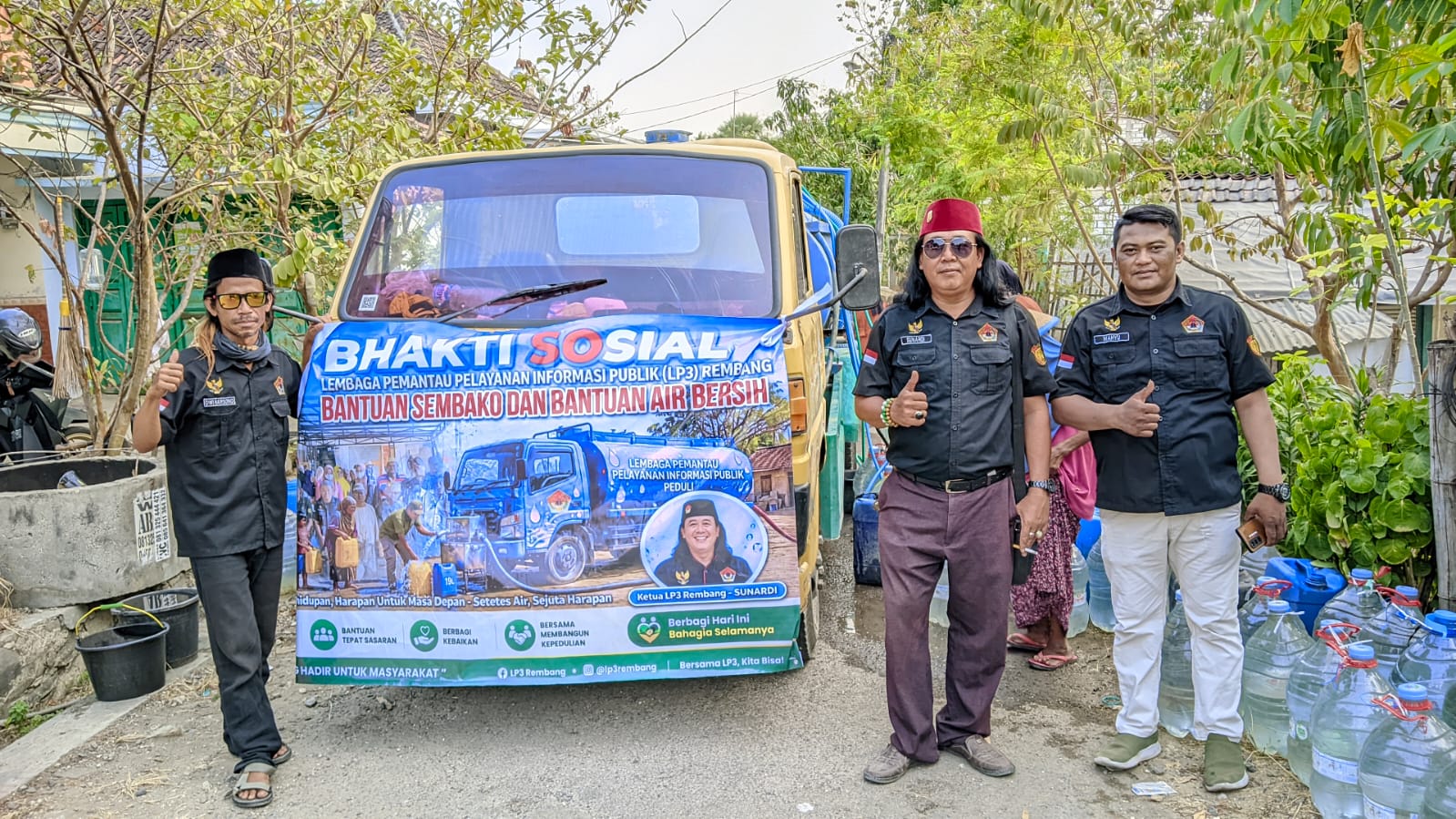 Hari Kesaktian Pancasila, LP3 Rembang Turun Langsung: Air Bersih dan Sembako untuk Warga Terdampak Kemarau 3 TUTURPEDIA - Hari Kesaktian Pancasila, LP3 Rembang Turun Langsung: Air Bersih dan Sembako untuk Warga Terdampak Kemarau
