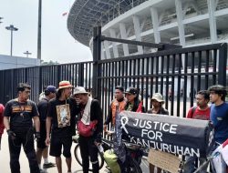 11 Hari Bersepeda Malang-Jakarta, Tangis Pak Midun Pecah di Depan GBK