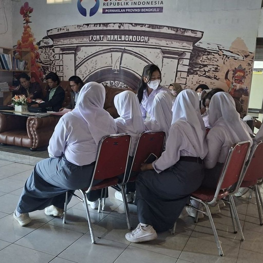 TUTURPEDIA - 11 Siswa SMAN 5 Bengkulu yang Dikeluarkan dari Sekolah menghadap Ombudsman