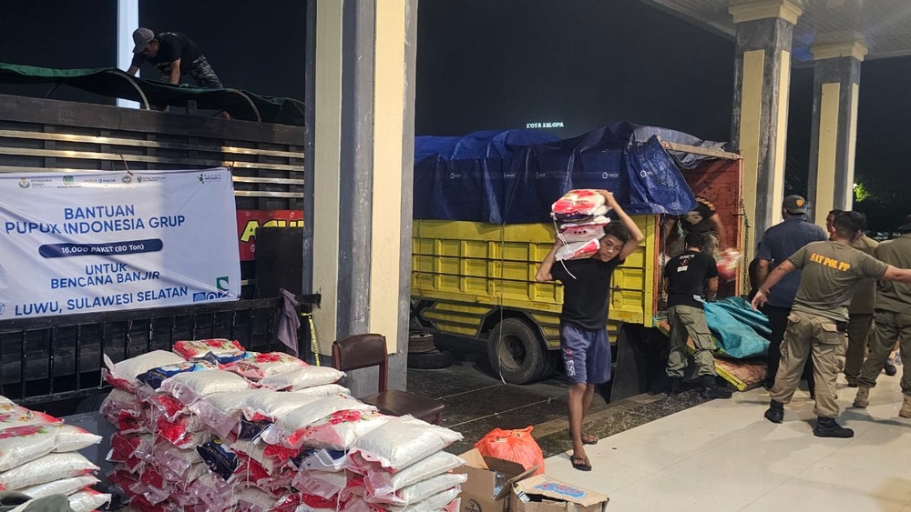 TUTURPEDIA - Posko Induk Tanggap Darurat Banjir dan Longsor Sulsel Terima Bantuan 40 Ton Beras dari Pemerintah Pusat