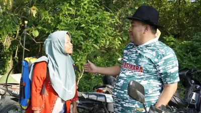 TUTURPEDIA - Ini Momen Arief Rohman Lautan Bersama Petani di Dukuh Kalimiri