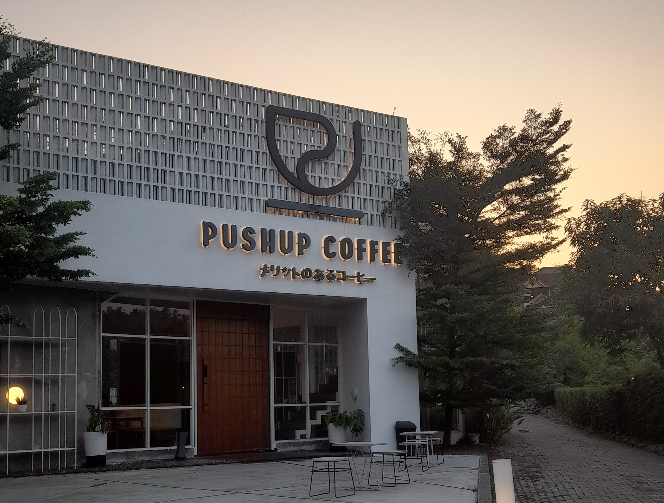 Profil dan menu Pushup Coffee Semarang. Foto: Istimewa