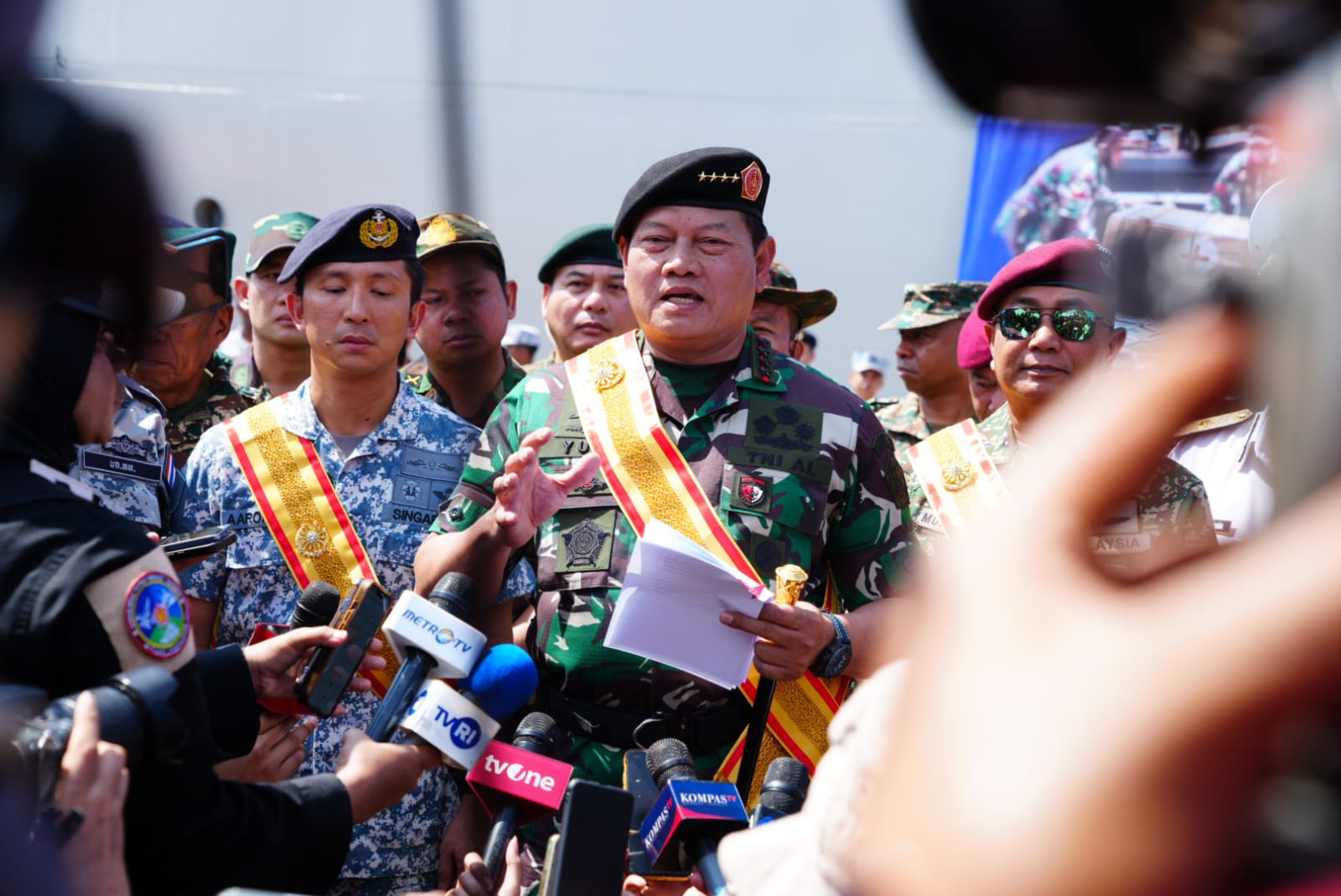 Panglima TNI Laksamana TNI Yudo Margono sampaikan permintaan maaf pada warga Rempang. FOTO: X.com/Puspen_TNI