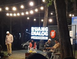 Hadir di Santrendelik, Ustaz Yusuf Mansur Beri Beasiswa ke Jemaah