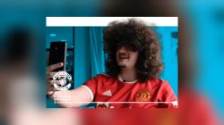 TUTURPEDIA - Rambut Makin Lebat: Fans Setia MU Kembali Tunda Cukur Rambut Usai Setan Merah Gagal Menang Lima Kali Beruntun