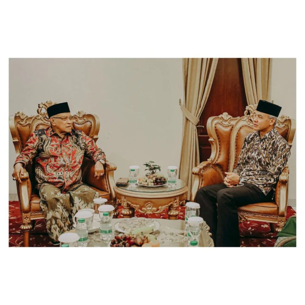 Bakal Capres Ganjar Pranowo bertemu dengan mantan ketua umum PBNU KH Said Aqil Siroj. FOTO: Instagram.com/ganjar_pranowo