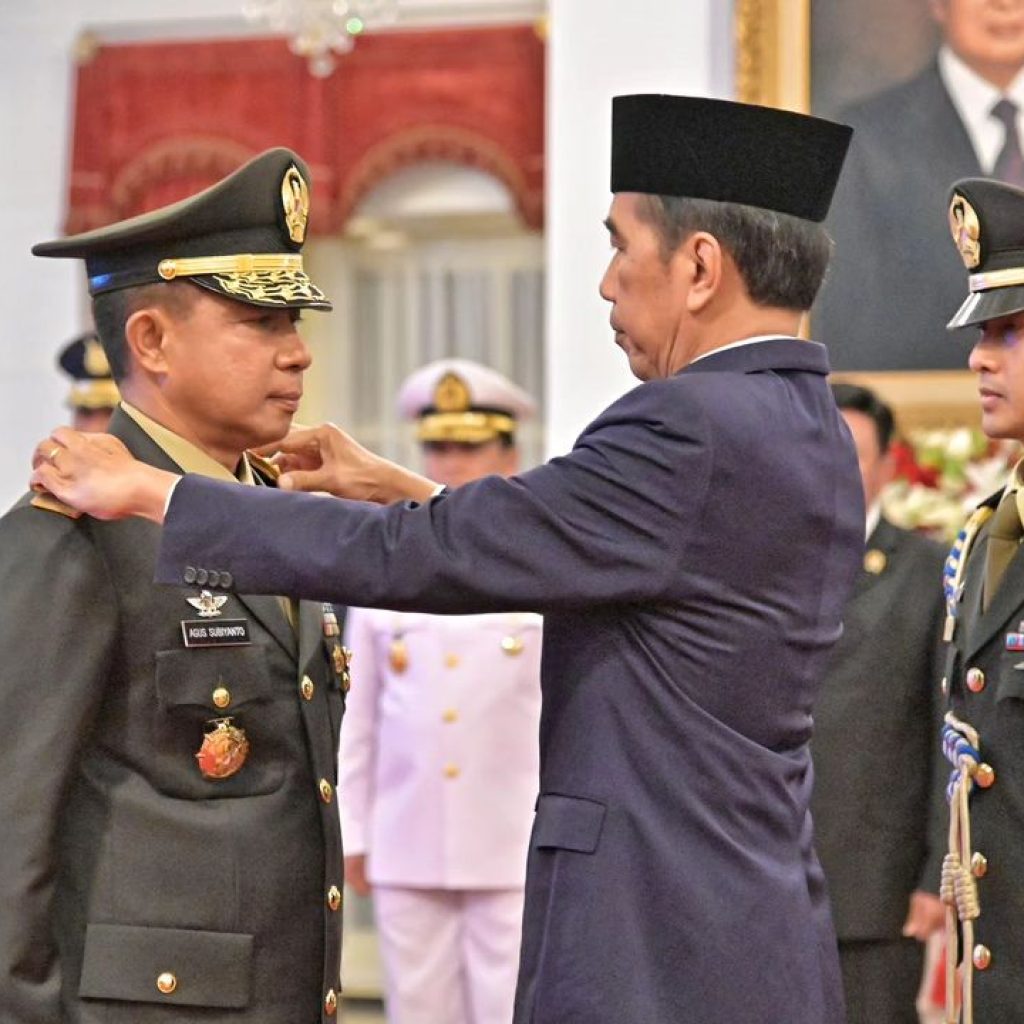 Presiden Joko Widodo (Jokowi) resmi melantik Jenderal TNI Agus Subiyanto sebagai Panglima TNI pada Rabu, 22 November 2023. FOTO: Tangkapan layar YouTube Sekretariat Presiden.
