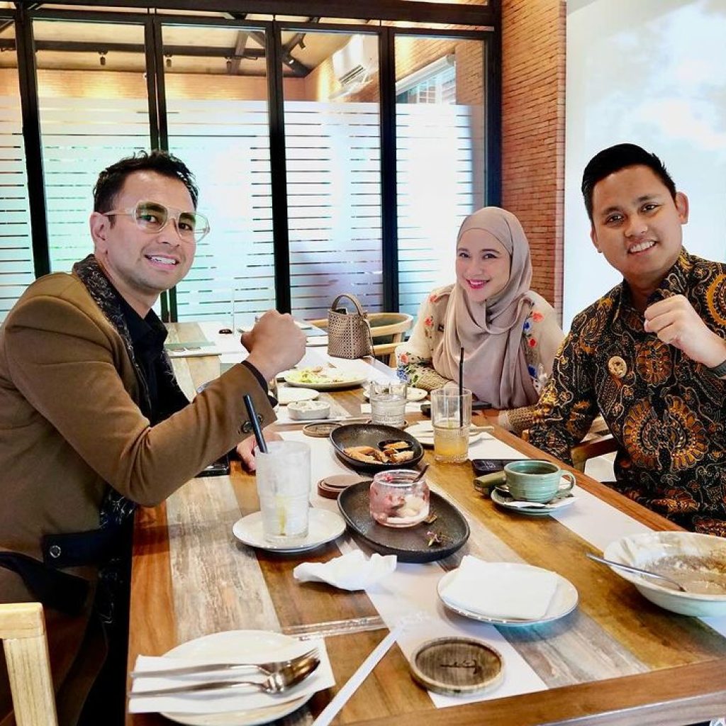 TUTURPEDIA - Airlangga Jawab Isu Duet Raffi Ahmad dan Dico Maju Pilgub Jateng: Makin Viral Makin Bagus