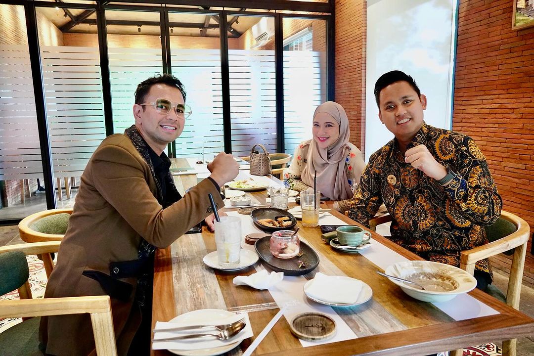 TUTURPEDIA - Airlangga Jawab Isu Duet Raffi Ahmad dan Dico Maju Pilgub Jateng: Makin Viral Makin Bagus