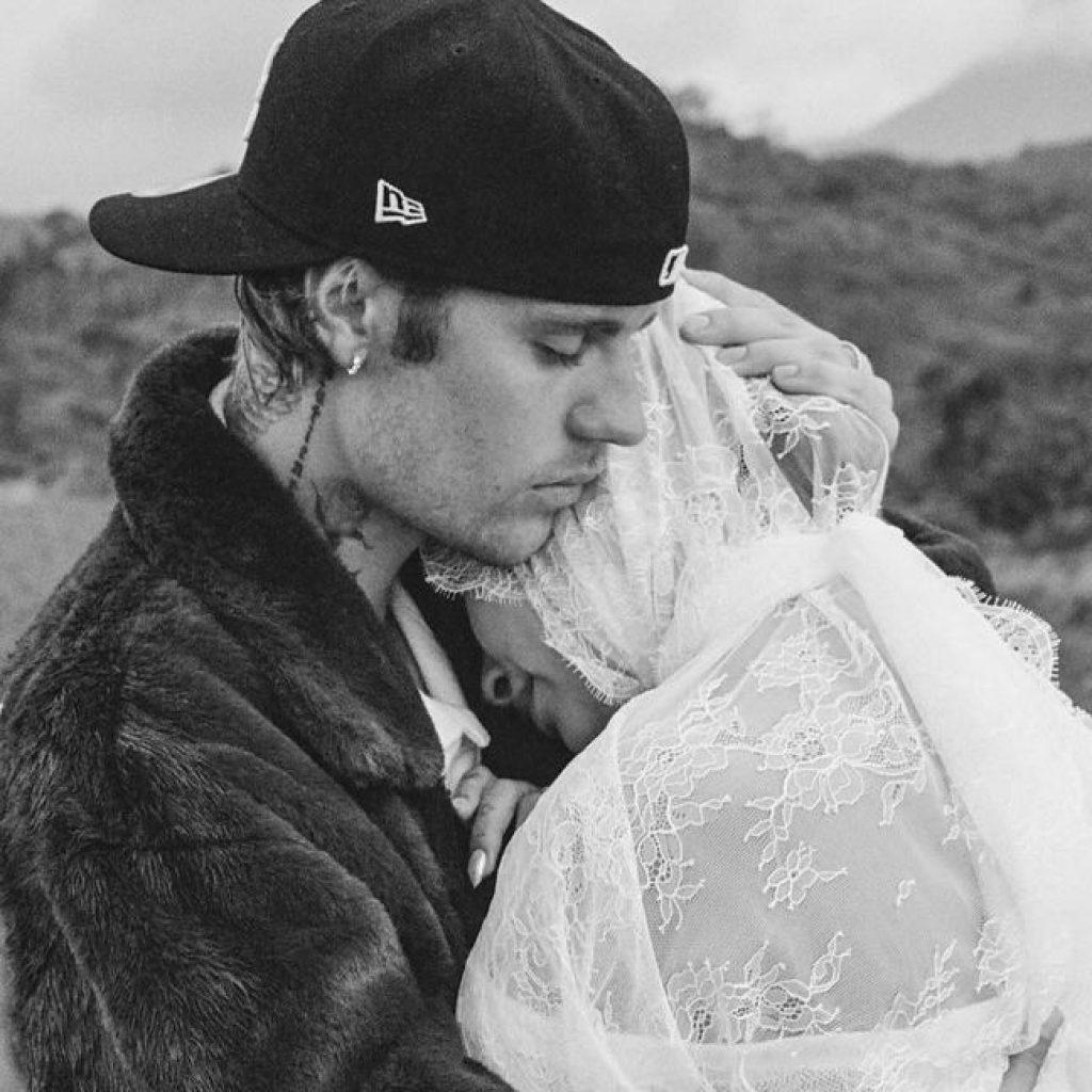 Hailey dan Justin Bieber Nantikan Kedatangan Anak Pertama serta Perlihatkan Baby Bump Lewat Video Romantis