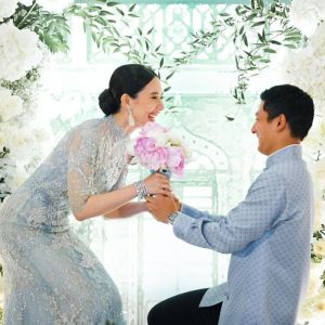 Selamat! Pembalap Rio Haryanto Lamar Athina Papadimitriou Keponakan Sandiaga Uno