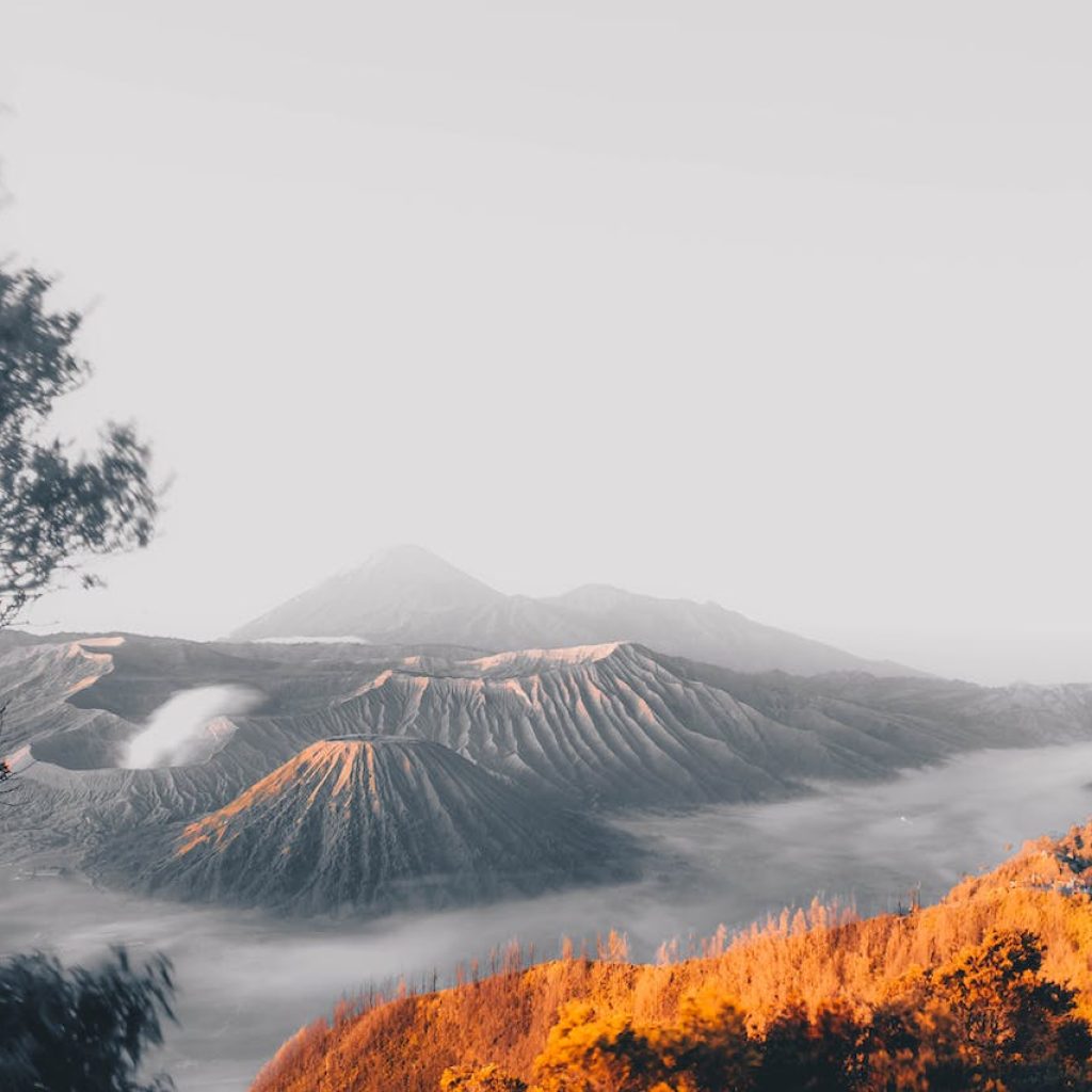 Tak Perlu ke Luar Negeri, Ini Dia 5 Destinasi Wisata Keren di Indonesia untuk Liburan Akhir Tahun!