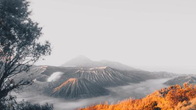 Tak Perlu ke Luar Negeri, Ini Dia 5 Destinasi Wisata Keren di Indonesia untuk Liburan Akhir Tahun!