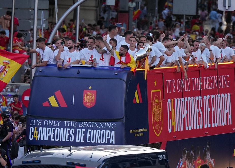 Tujuh federasi sepak bola kena denda UEFA. Foto: x.com/EURO2024