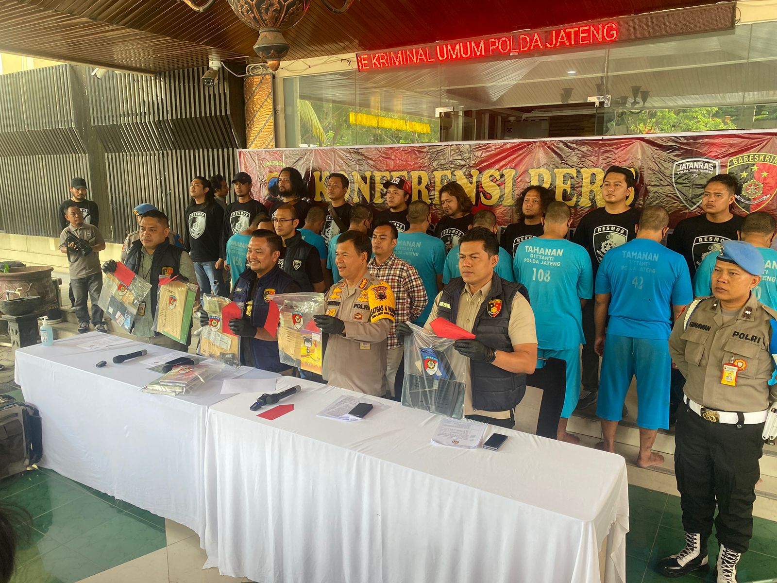 8 Debt collector diamankan Polda Jateng karena lakukan penganiayaan ke kreditur. Foto: Istimewa