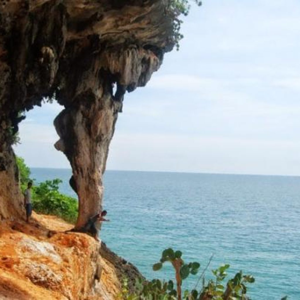 Pesona Gili Iyang yang memiliki kadar oksigen terbaik kedua di dunia. FOTO: Website Kabupaten Sumenep