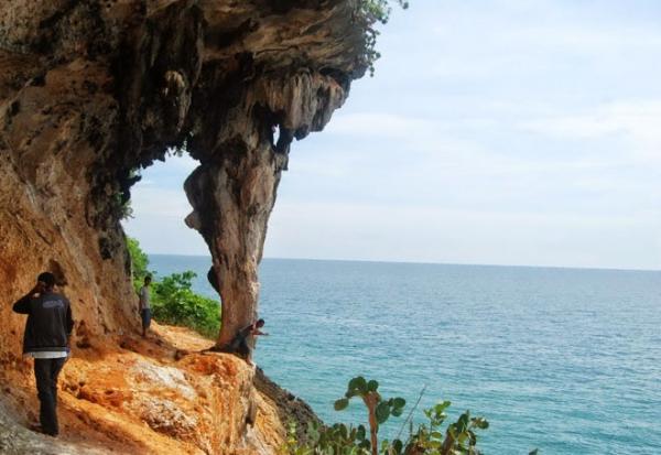 Pesona Gili Iyang yang memiliki kadar oksigen terbaik kedua di dunia. FOTO: Website Kabupaten Sumenep