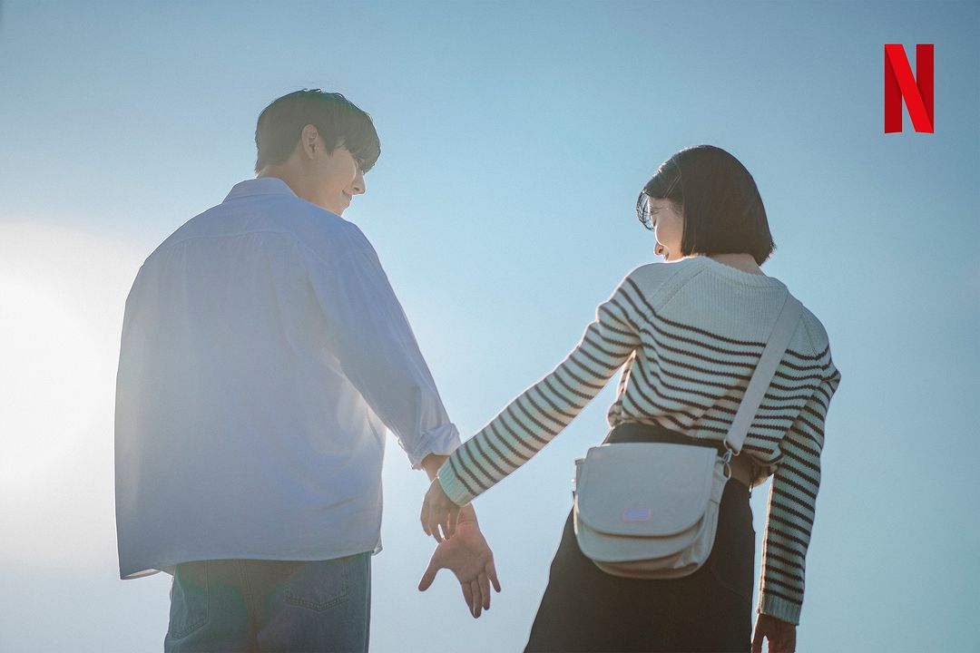 Drama Korea A Time Called You telah tayang di Netflix. FOTO: Instagram.com/netflixid