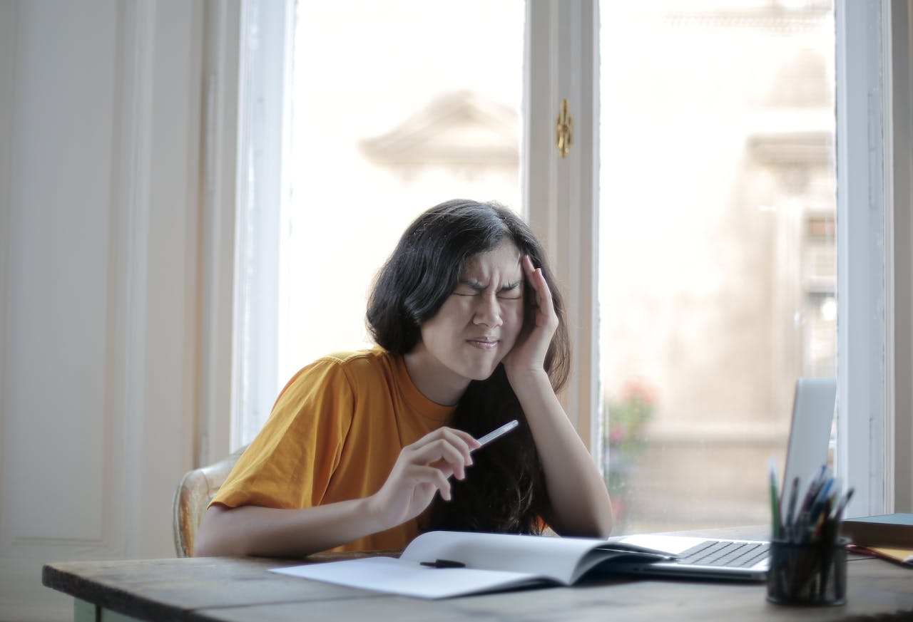 Gejala dan dampak ADHD yang terjadi pada orang dewasa. Foto: Pexels.com/Andrea Piacquadio