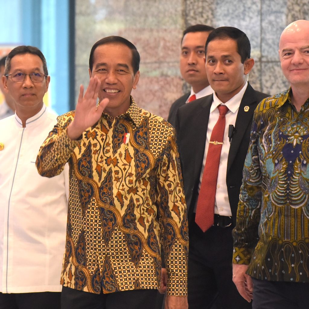 Jokowi tegaskan komitmen untuk dukung sepak bola Indonesia usai meresmikan kantor FIFA. Foto: Laman Sekretariat Kabinet RI