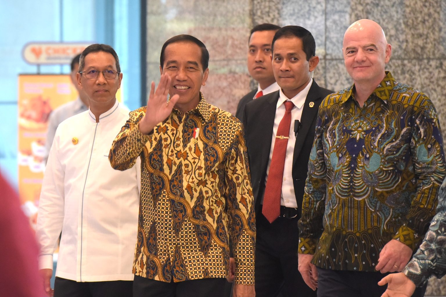 Jokowi tegaskan komitmen untuk dukung sepak bola Indonesia usai meresmikan kantor FIFA. Foto: Laman Sekretariat Kabinet RI