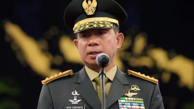 Panglima TNI Agus Subiyanto bakal tindak tegas prajurit TNI yang main judi online. Foto: Laman Setkab RI