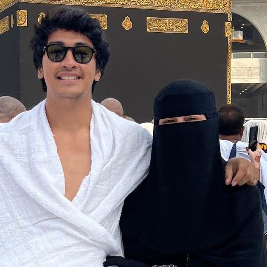 Abidzar dan Umi Pipik geram terhadap warganet yang menyeret nama Uje dalam kecelakaan Dali Wassink. Foto: instagram.com/_ummi_pipik_