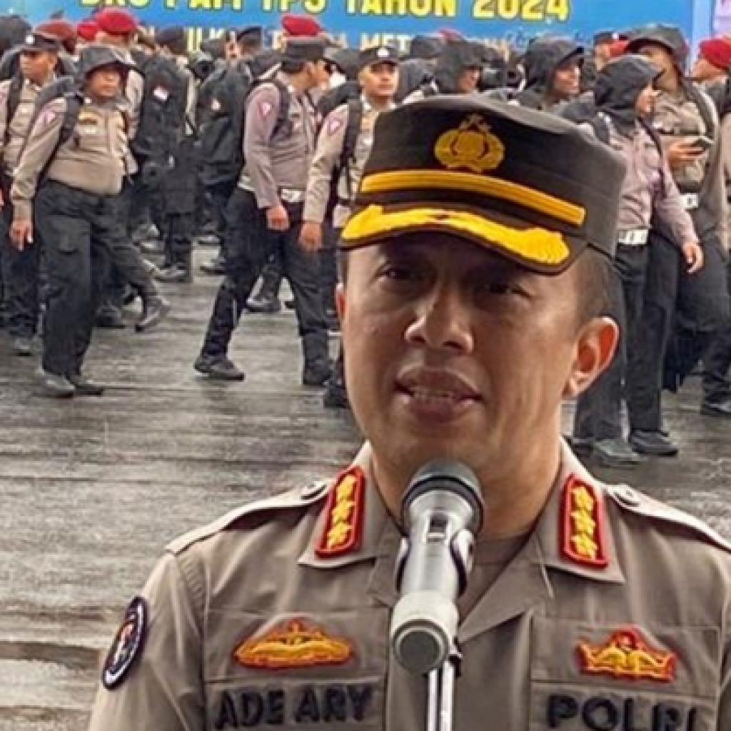 Kabid Humas Polda Metro Jaya, Kombes Pol Ade Ary beri imbauan untuk suporter timnas Indonesia saat laga. Foto: PMJNews
