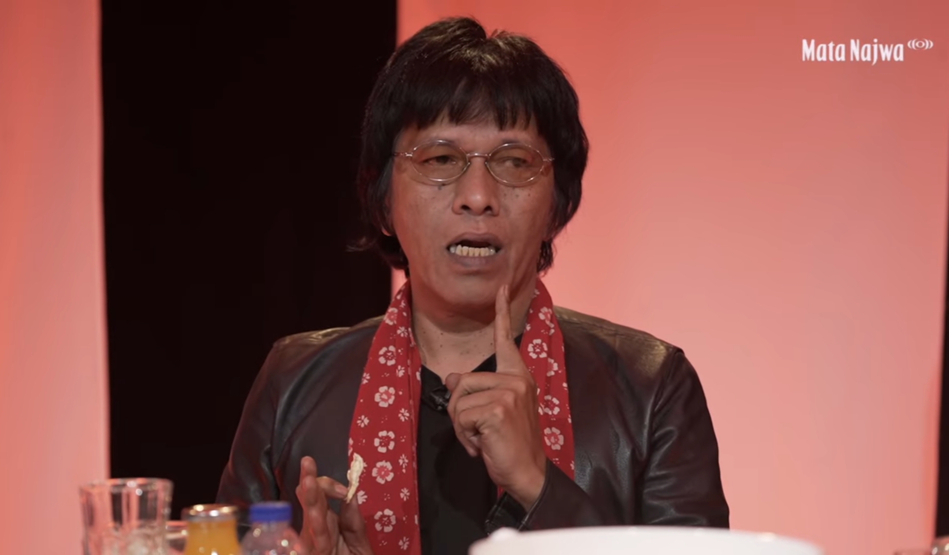 Adian Napitupulu mengungkapkan kekecewaannya terhadap sikap Presiden Jokowi. Foto: Tangkapan Layar YouTube Najwa Shihab