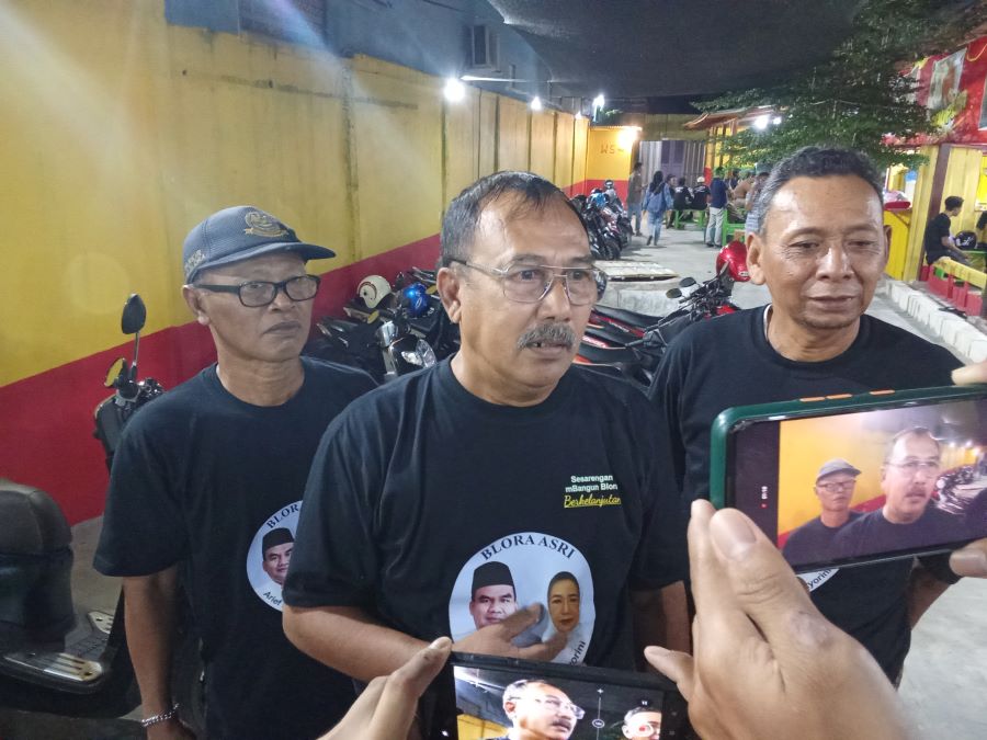 Agus Priyono (berkacamata) bentuk Relawan ASRI untuk dukung Arief Rohman-Sri Setyorini. Foto: Dok. Lilik Yuliantoro