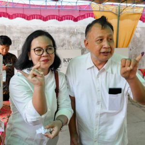 Salurkan Hak Suara Bersama Suami, Agustina Wilujeng: Jangan Golput