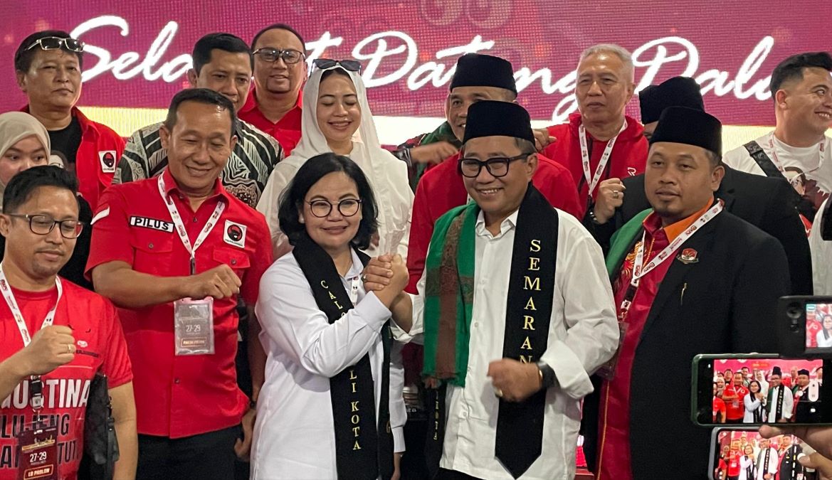 Agustina-Iswar Aminuddin saat mendaftar ke KPU Kota Semarang. Foto: Dok. Alan Henry