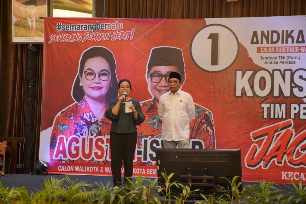 Paslon Wali Kota dan Wakil Wali Kota Semarang, Agustina Wilujeng - Iswar Aminuddin menghadiri rapat konsolidasi tim pemenangan Jaguar Kecamatan Genuk. Foto: Dok. Jaguar