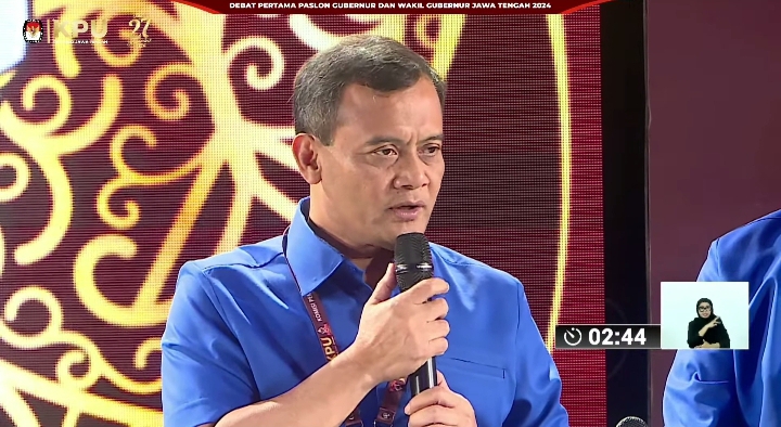 Calon Gubernur Jateng nomor urut 2, Ahmad Luthfi dalam debat perdana Pilgub Jateng 2024 di Marina Convention Center, Rabu (30/10/2024) malam. Foto: Tangkapan Layar YouTube KPU Jateng