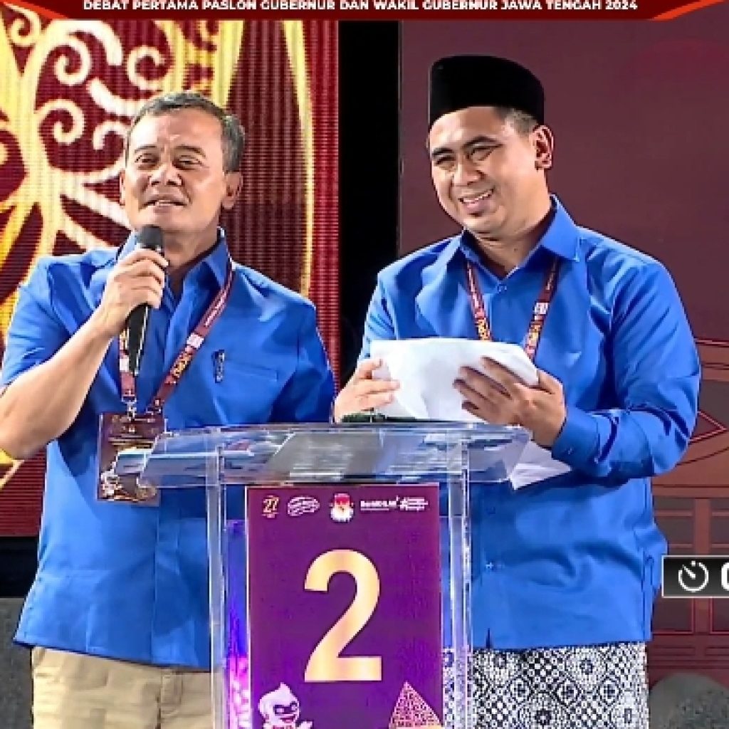 Pasangan Ahmad Luthfi-Taj Yasin menyampaikan visi misi dalam debat perdana Pilgub Jawa Tengah 2024 di Marina Convention Center, Rabu (30/10/2024). Foto: Tangkapan Layar YouTube KPU Jateng