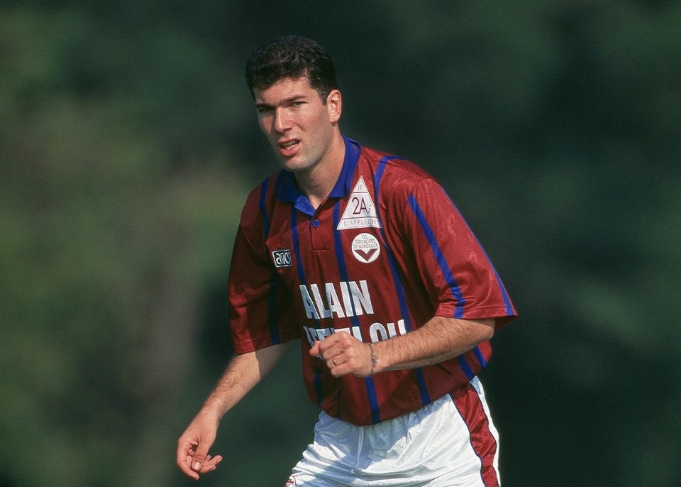 Akademi sepak bola Bordeaux yang telah sukses melahirkan Zidane bangkrut. Foto: x.com/footballontnt