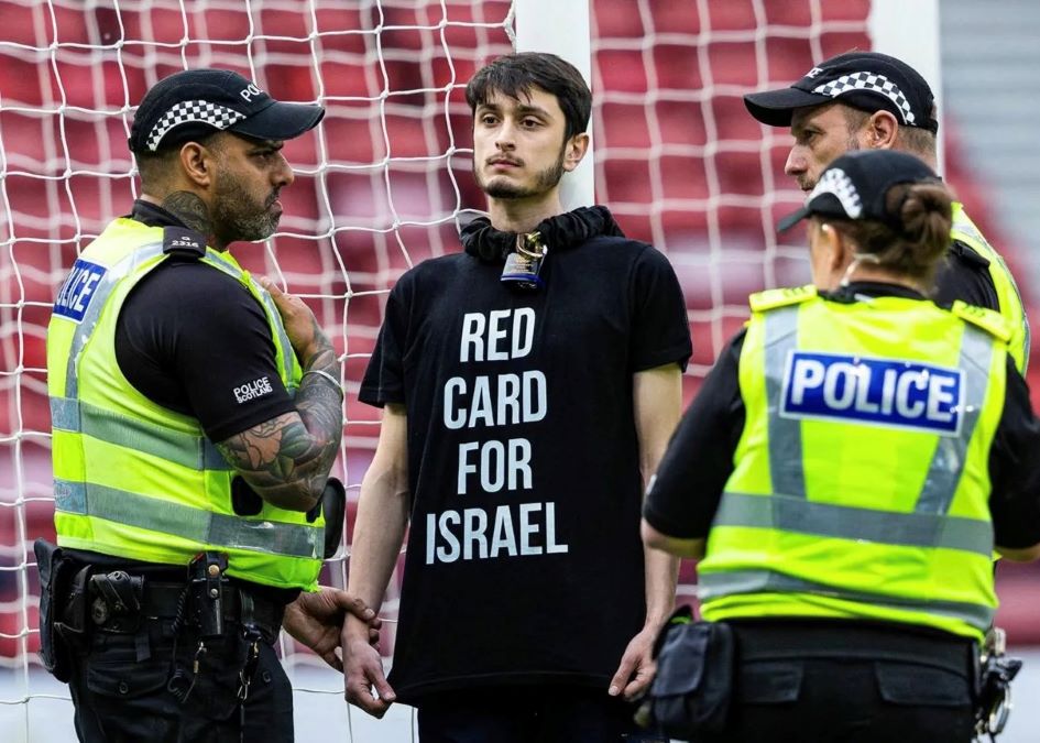 Aksi demonstrasi pro Palestina terjadi sebelum laga kualifikasi EURO wanita Skotlandia vs Israel. Foto: x.com/leylahamed