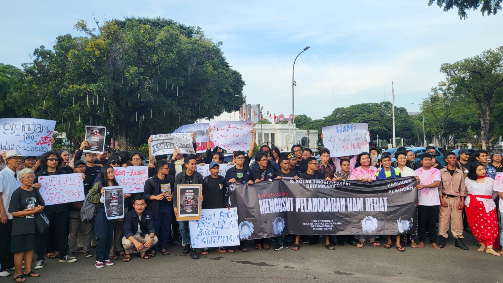 TUTURPEDIA - Akun X Aksi Kamisan Hilang Jelang 17 Tahun Peringatannya