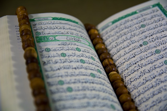 Perbedaan Nuzulul Quran dan Lailatul Qadar. Foto: unsplash.com/grstocks