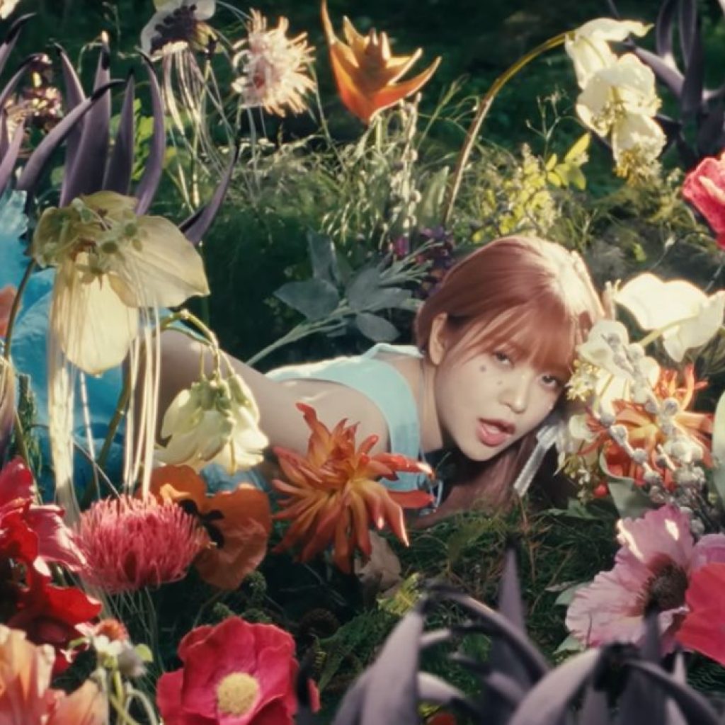 Red Velvet Rilis Album ‘Cosmic,’ Sajikan MV Indah ala Film Midsommar